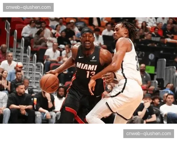 阿德巴约的防守指挥：热火山猫扑式轮转的核心话筒