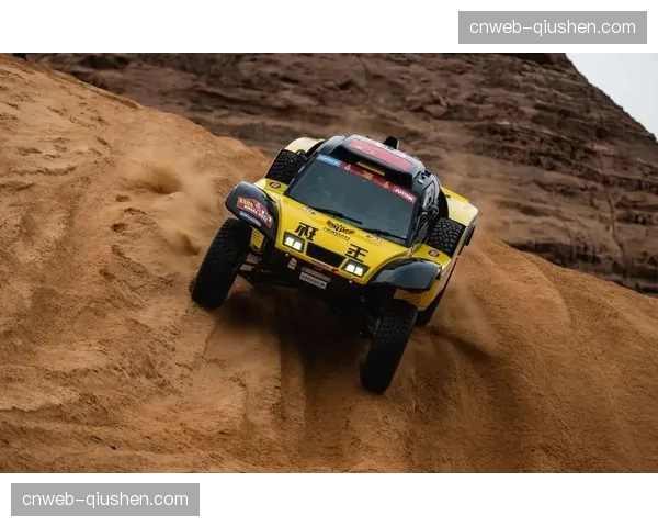 达喀尔拉力赛中国车手再创佳绩，韩魏总成绩位列前十