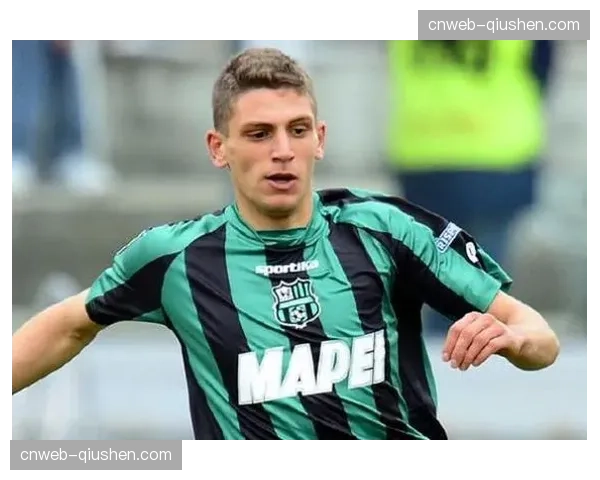 官方：萨索洛与38岁的队长贝拉尔迪续约一年